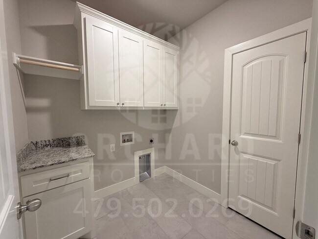 Building Photo - 997 Fair Oaks St