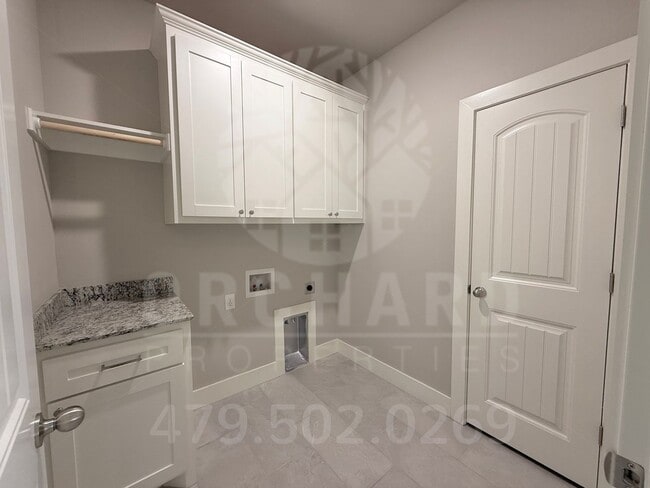 Building Photo - Single-Family Home- Desirable Cedarwood Plan