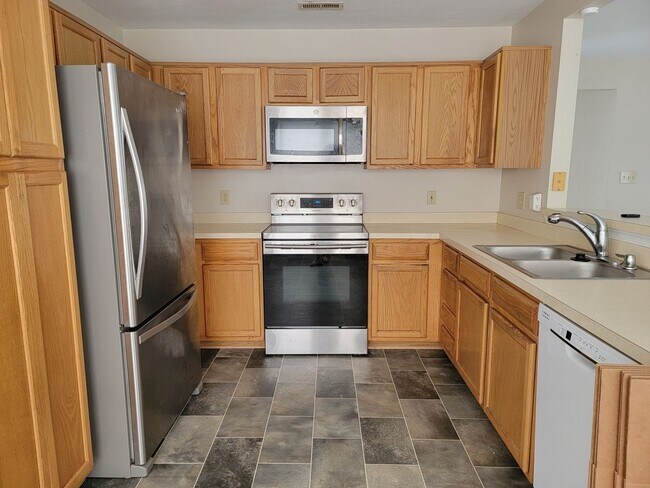 Building Photo - 1110 Carriage Ct