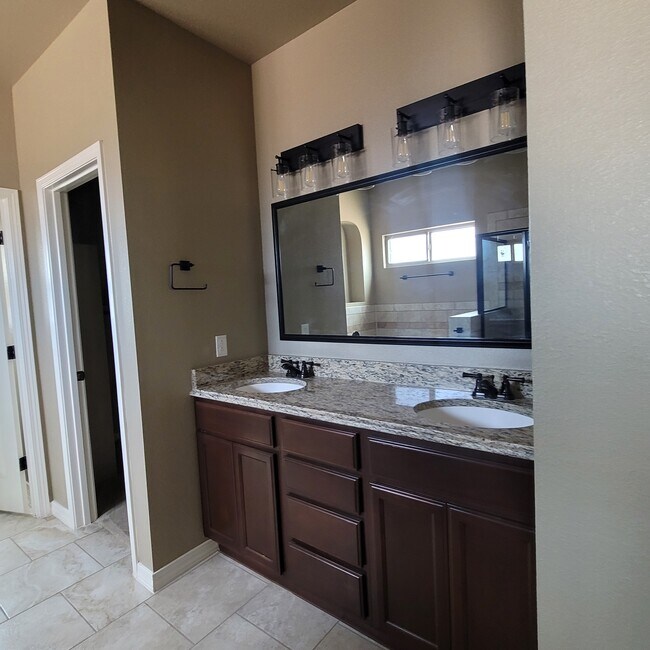 Building Photo - 14513 Meadow Lawn