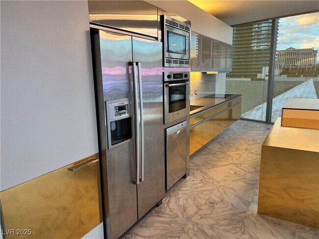 Building Photo - 3726 S Las Vegas Blvd