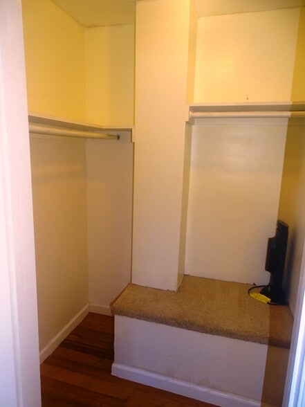 Walk-in Closet - 6104 Lockhurst Dr