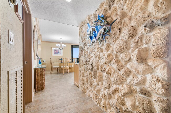 Building Photo - 3009 S Ocean Blvd