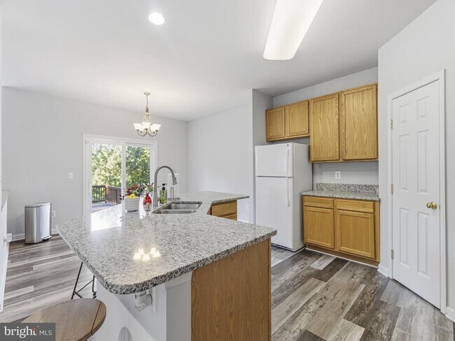 Building Photo - 45370 Barefoot Dr