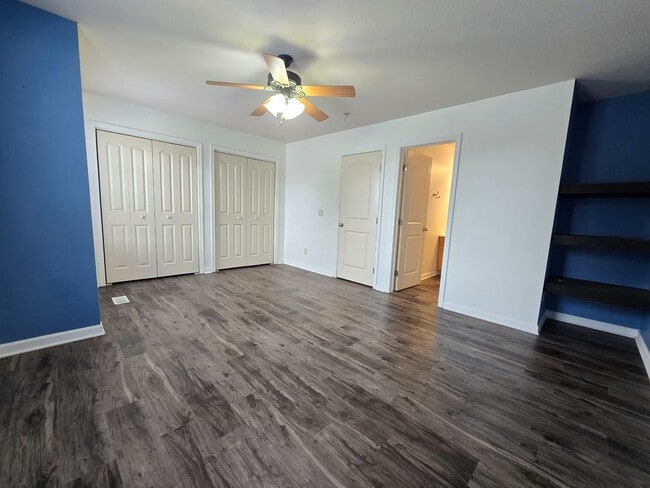 Building Photo - 2 Bedroom Townhome in Normal