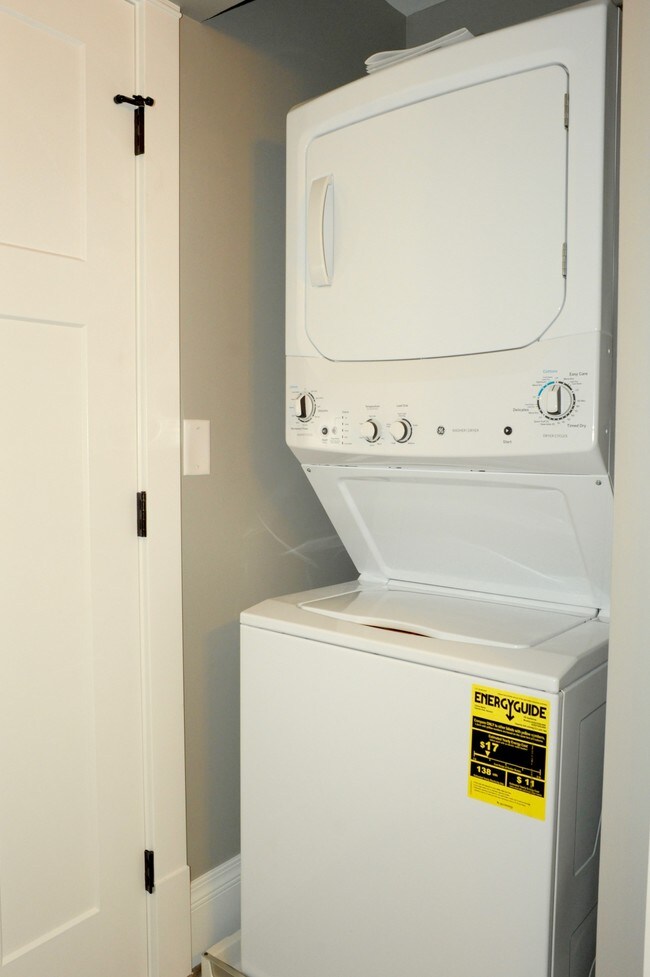 Building Photo - 234 Marion Ave NW