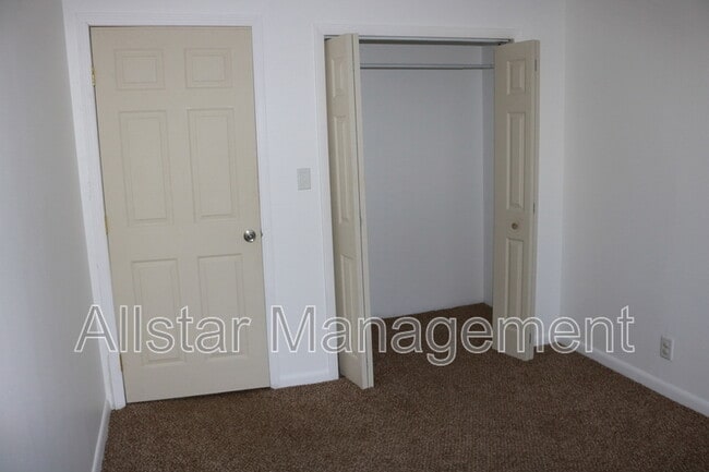 Building Photo - 958 Quentin Rd