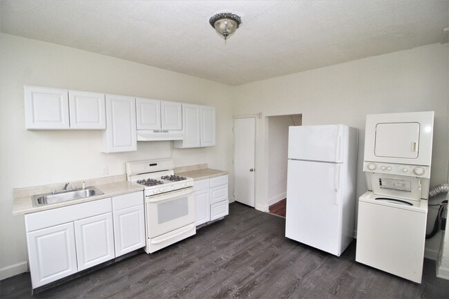 Building Photo - Nice EOG Coldstream Homestead Montebello 3bd/1ba w/ W/D! Available 6/15