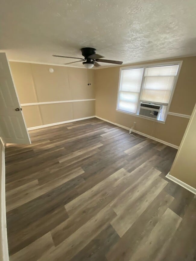 Building Photo - 4 Bed 1 Bath House