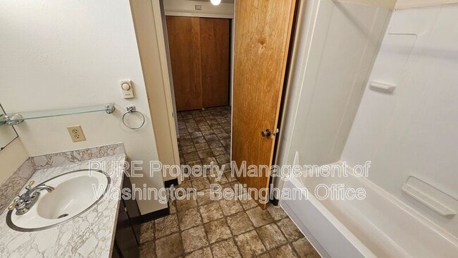 Building Photo - 625 N Garden St