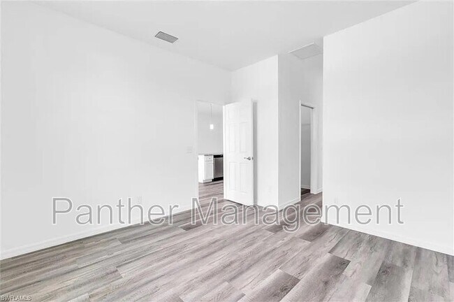 Building Photo - 422 NE 20th Terrace