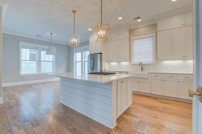 Building Photo - 1636 Juliana St