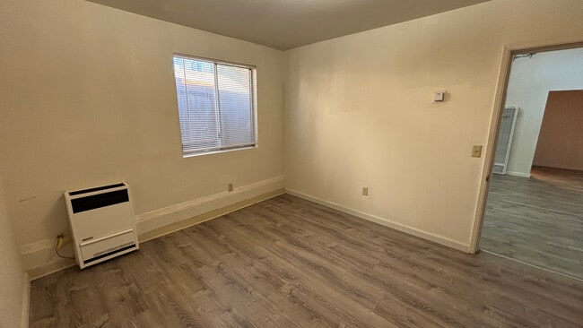 Building Photo - 562 Van Buren St