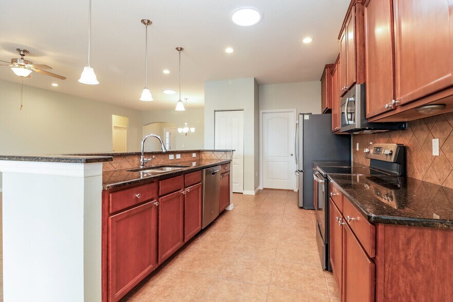 Building Photo - 6442 Twin Bridges Dr