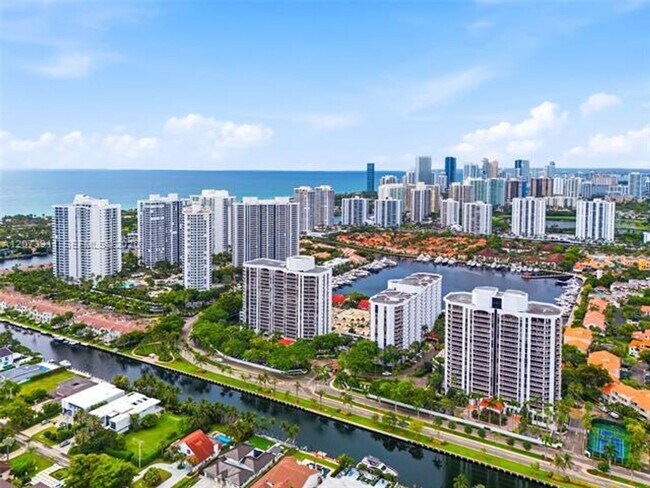 Building Photo - 3610 Yacht Club Dr
