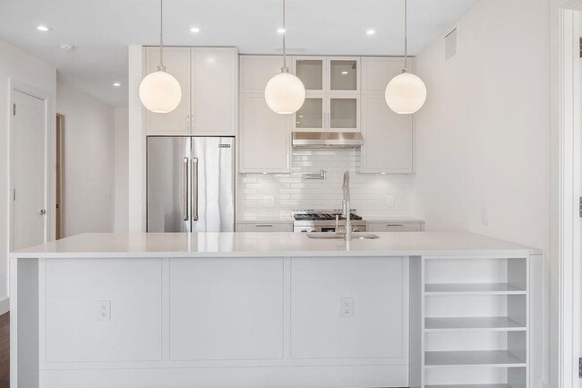 Building Photo - 372 9th St