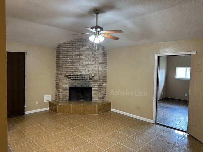 Building Photo - Beautiful 4 bedroom 2 bath home for rent
