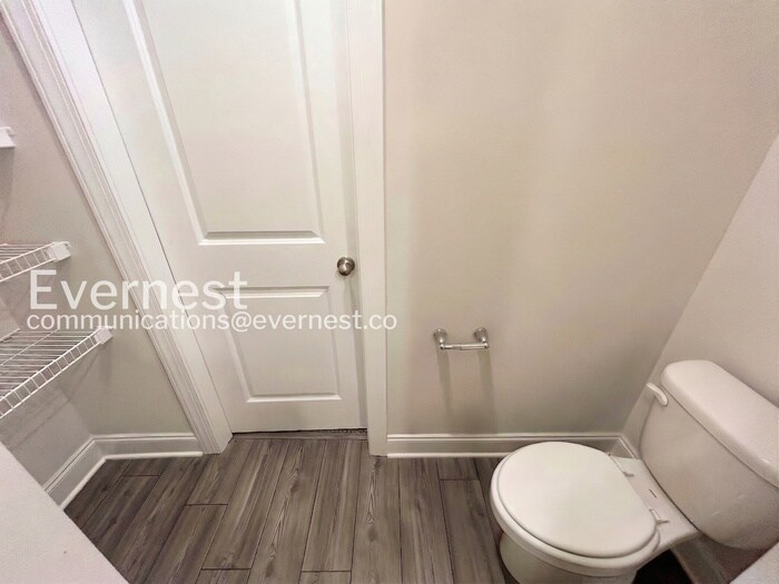 Building Photo - 204 Douglas Bend Rd