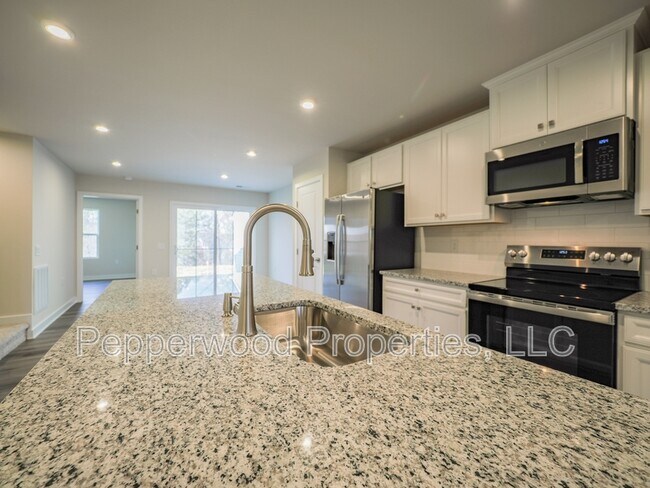 Building Photo - 4555 Duparc Way