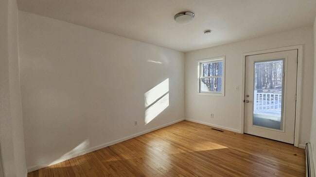 Building Photo - 32 Norwood St