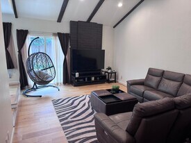 Building Photo - 7185 Via Colina