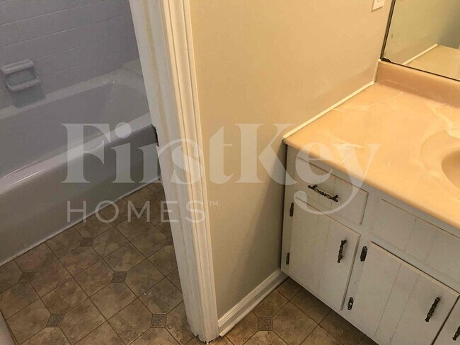 Building Photo - 2029 Abington Ln