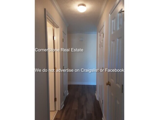 Building Photo - 1710 Renwick Dr