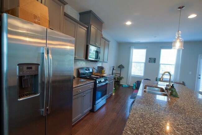 Building Photo - 930 Dalton Ridge Pl