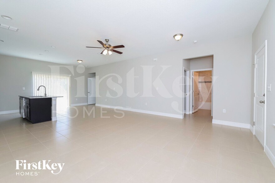 Building Photo - 650 Hudson Valley Dr