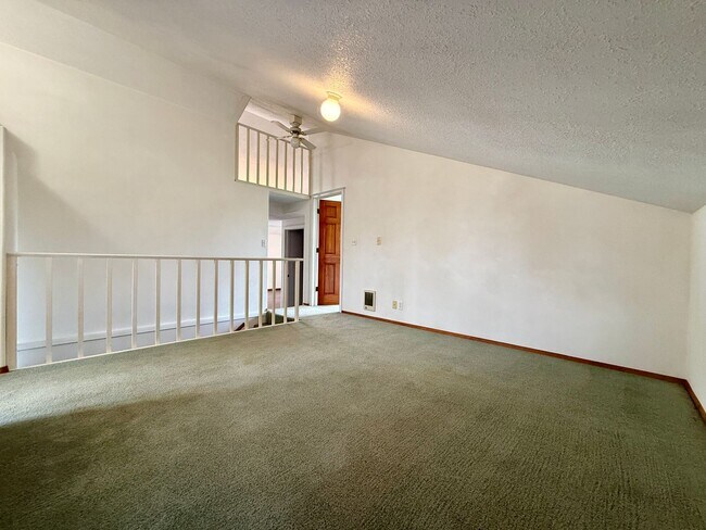 Building Photo - SCHEDULE A SHOWING TODAY TO VIEW THIS CHARMING APRATMENT IN PRINEVILLE!!