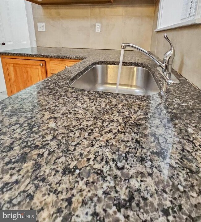 Building Photo - 637 N 32nd St