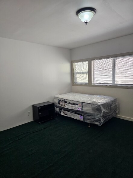 Primary Photo - 1142 S King St