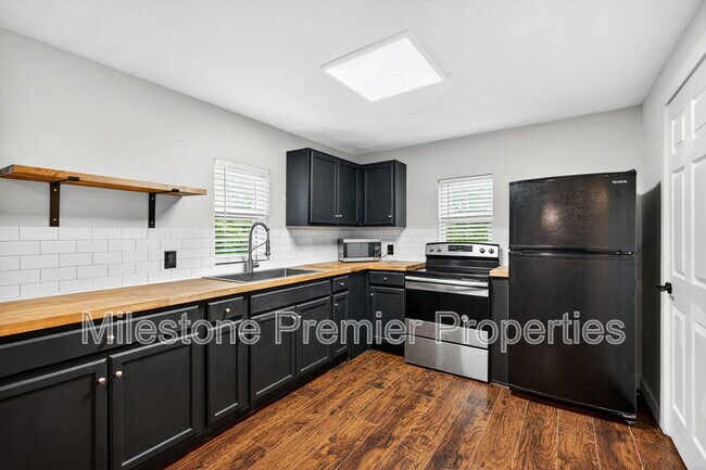 Building Photo - 1129 W Owings St