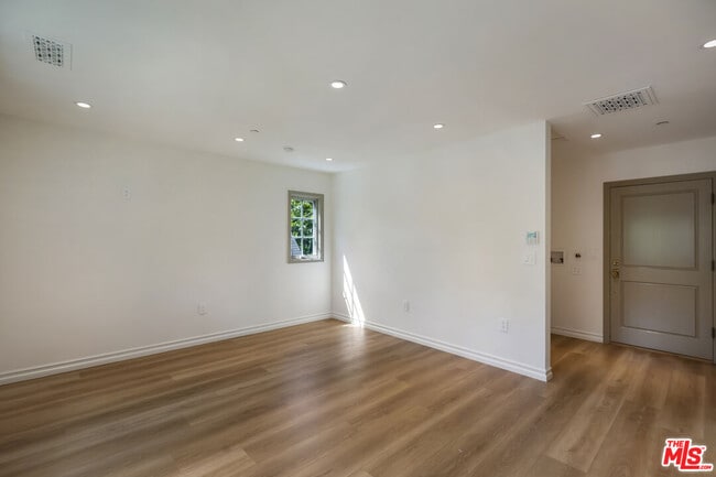 Building Photo - 3132 Belden Dr