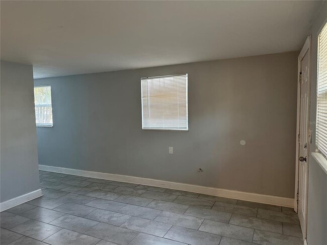 Building Photo - 461 89th Ave N