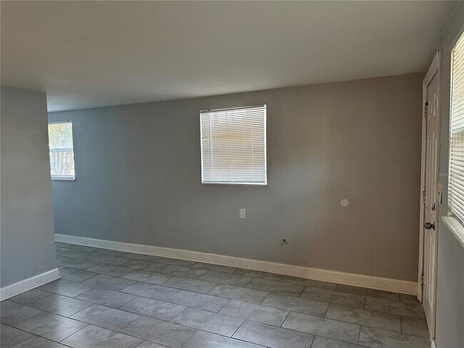 Building Photo - 461 89th Ave N