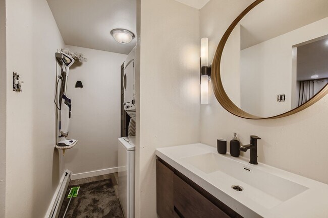 Building Photo - Central 1 BDR / 1 BA Condo in Boulder