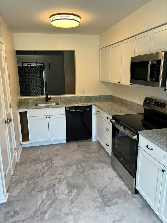 Building Photo - 307 Cobble Creek Curv