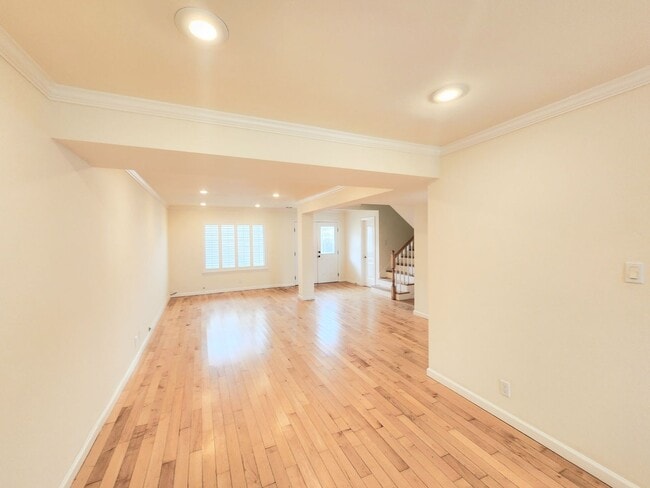 Building Photo - Updated 4 bedroom home