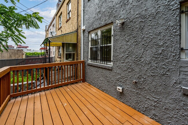 Building Photo - 5120 Queensberry Ave