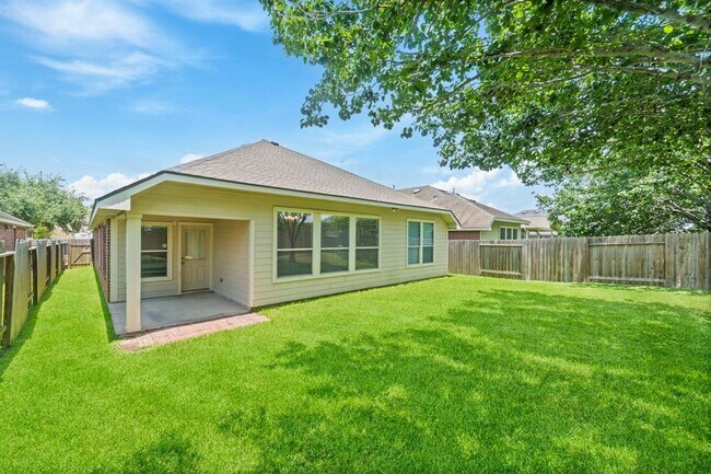Building Photo - 23219 Dewflower Dr