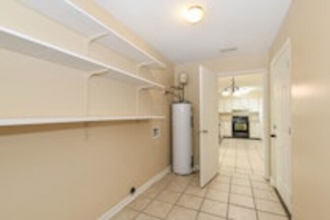 Building Photo - 30 Dove Ct
