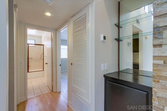 Building Photo - Light, Bright + Airy 2 Bed, 2 Bath Second Floor Condo in Highly Desirable Hillcrest!