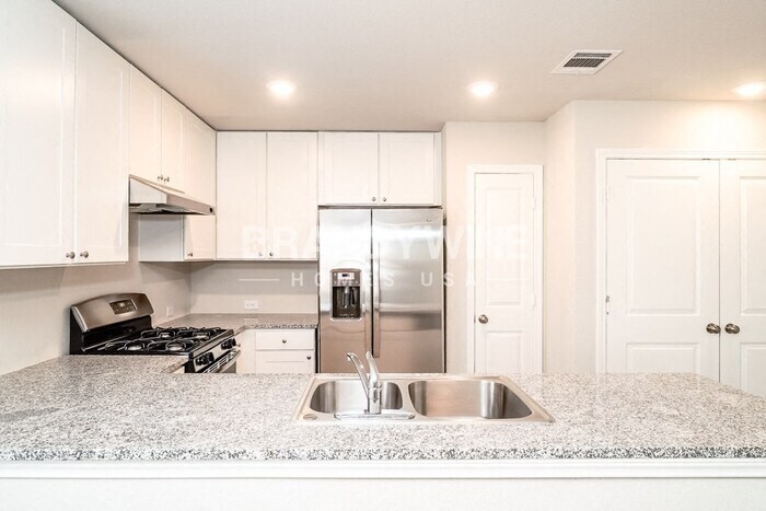 Building Photo - 7014 Winding Shelf