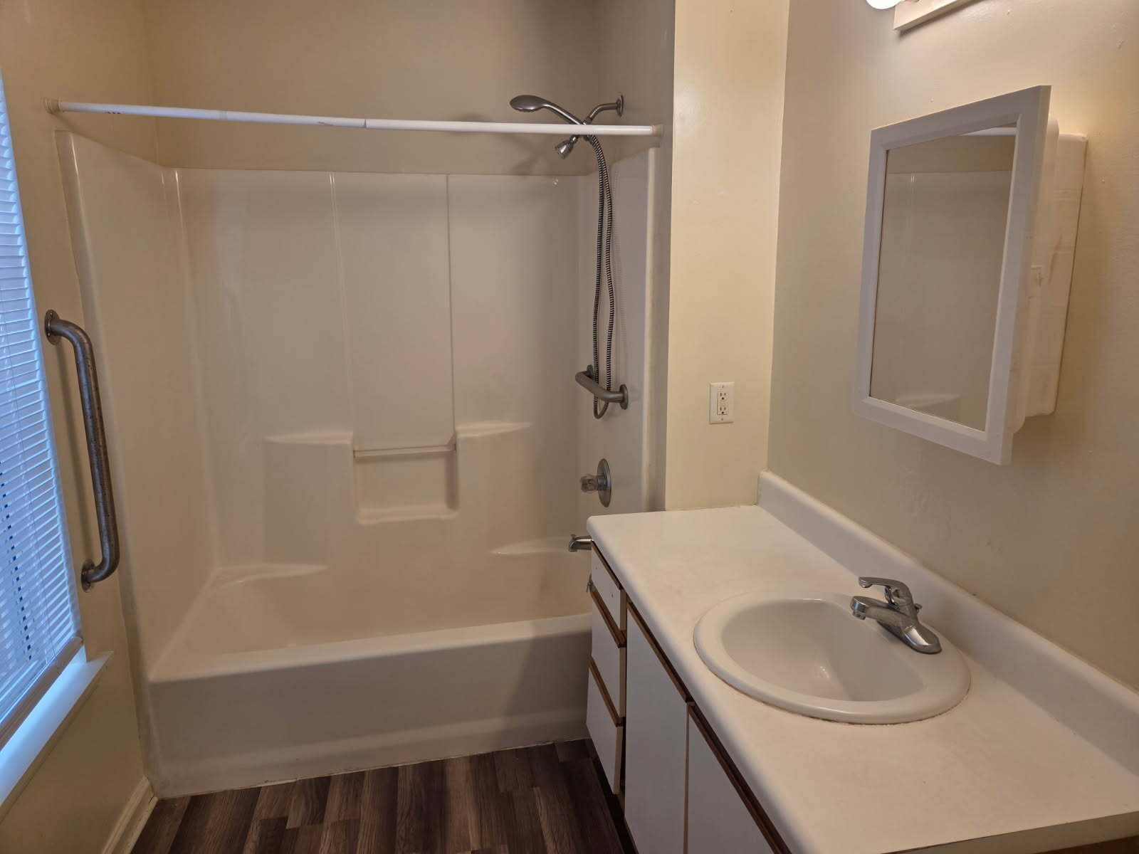 Building Photo - 101 Charles Ave