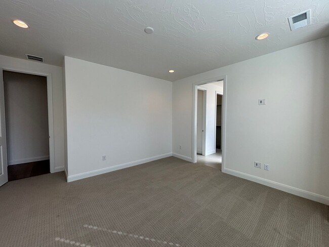 Building Photo - BRAND NEW HOME BY SAND HOLLOW FOR RENT!