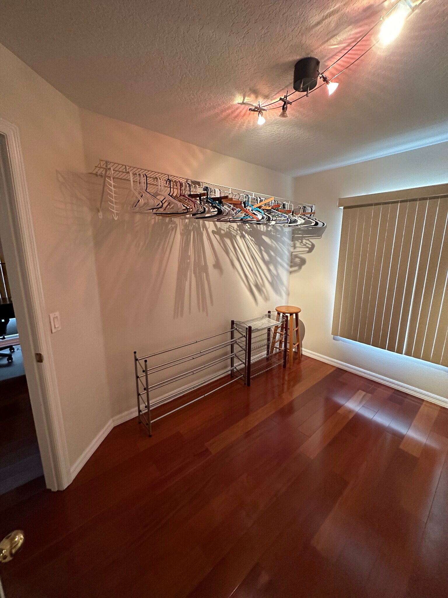 Building Photo - 246 Verdi St