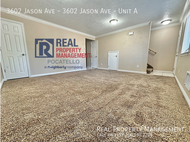 Building Photo - 3 Bed/ 1.5 bath duplex - Pets negotiable