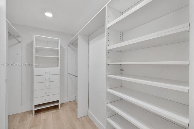 Building Photo - 9121 SW 54th Pl
