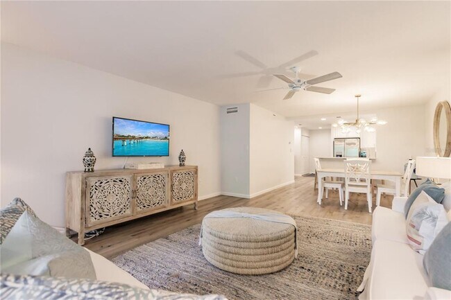 Building Photo - 1200 E Peppertree Ln